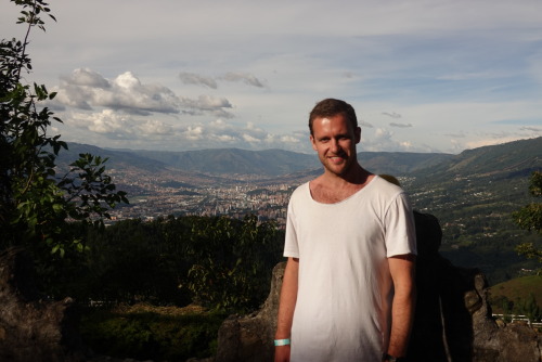 E73033D8-6002-4ACD-8B3F-471373E59810